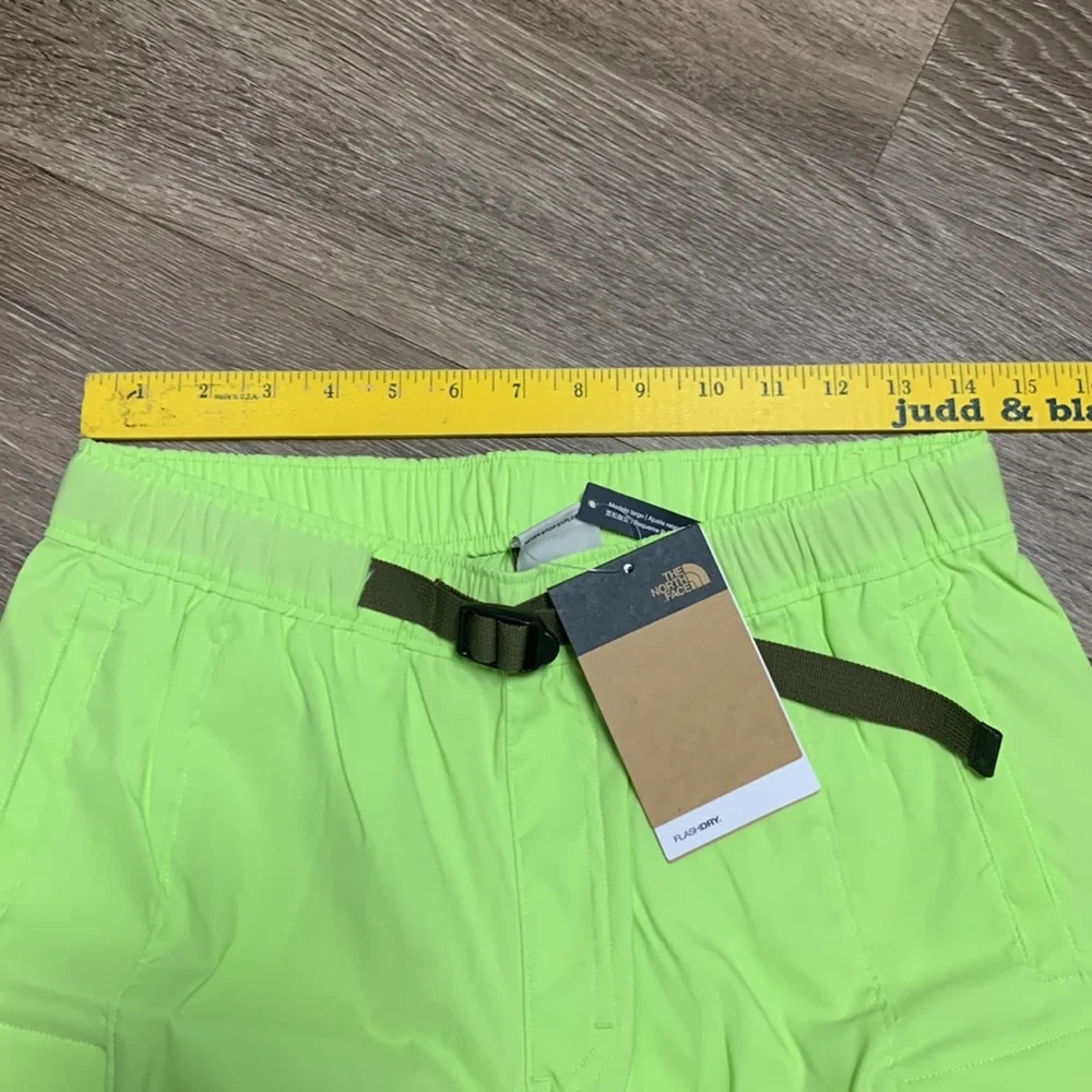 NWT The North Face cargo shorts